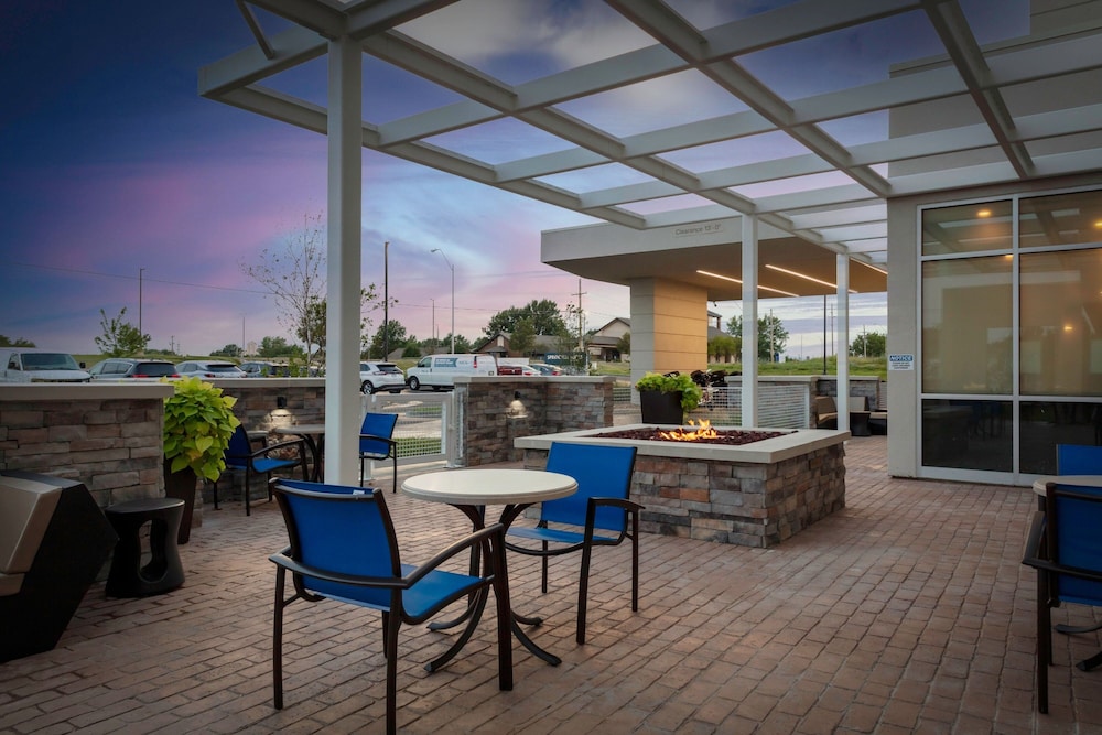 SpringHill Suites Kansas City Airport 22/33