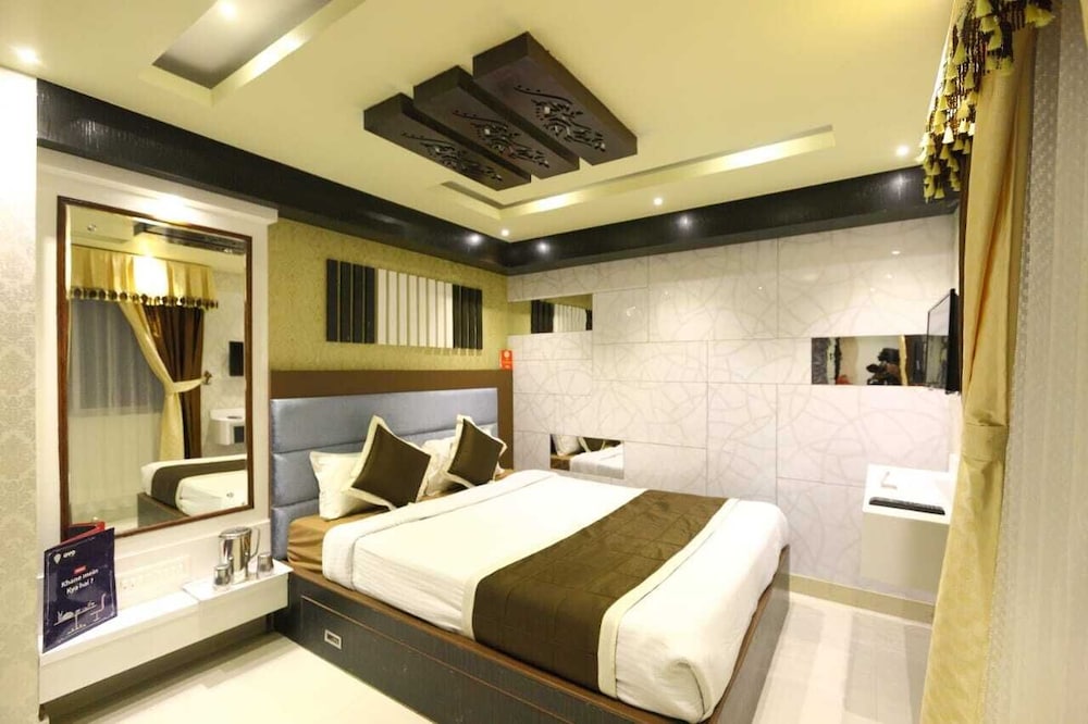 DELUXE, DOUBLE BED
