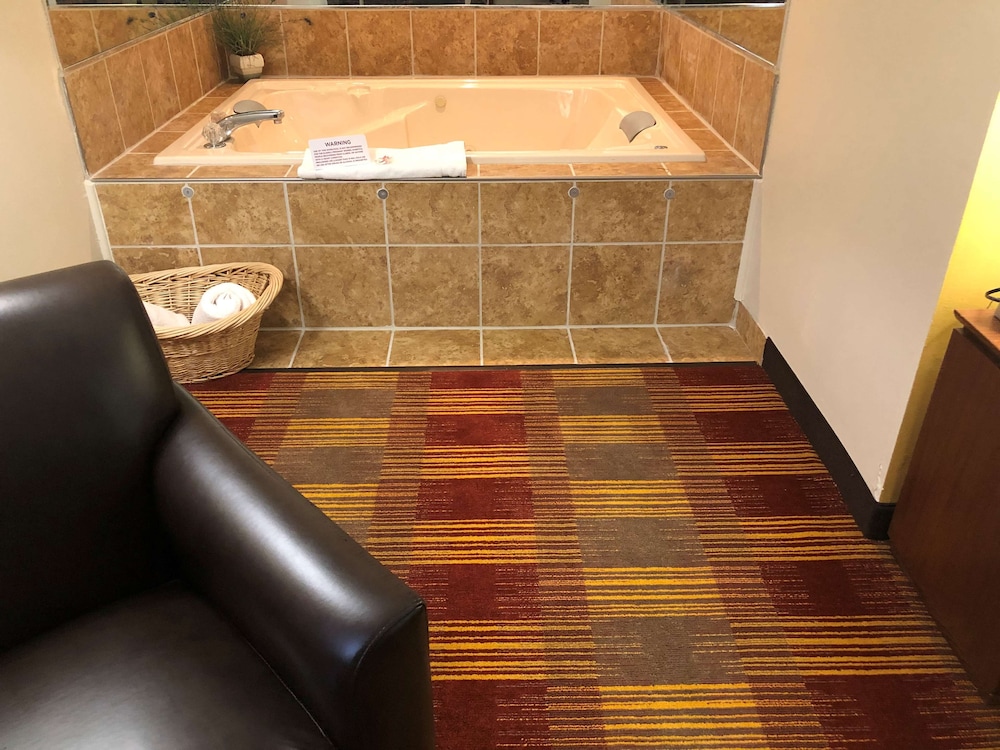 Best Western Lakewood Inn 25/37
