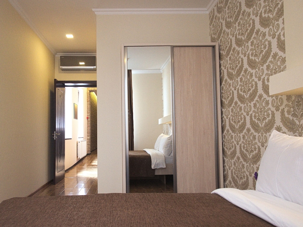 Tiflis Hotel 19/74