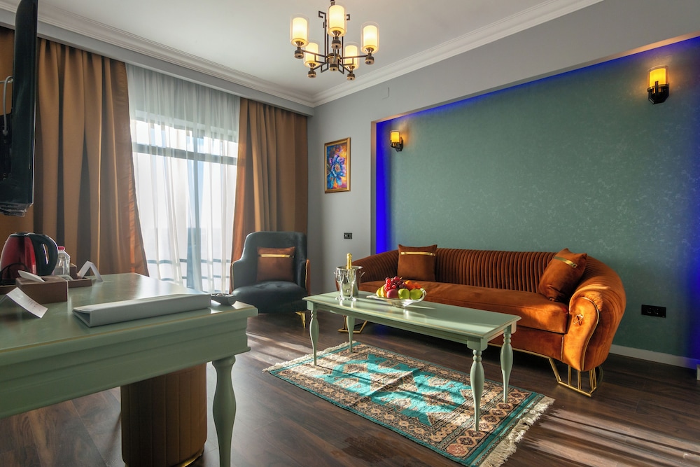 PHOENICIA EXPRESS HOTEL 29/49