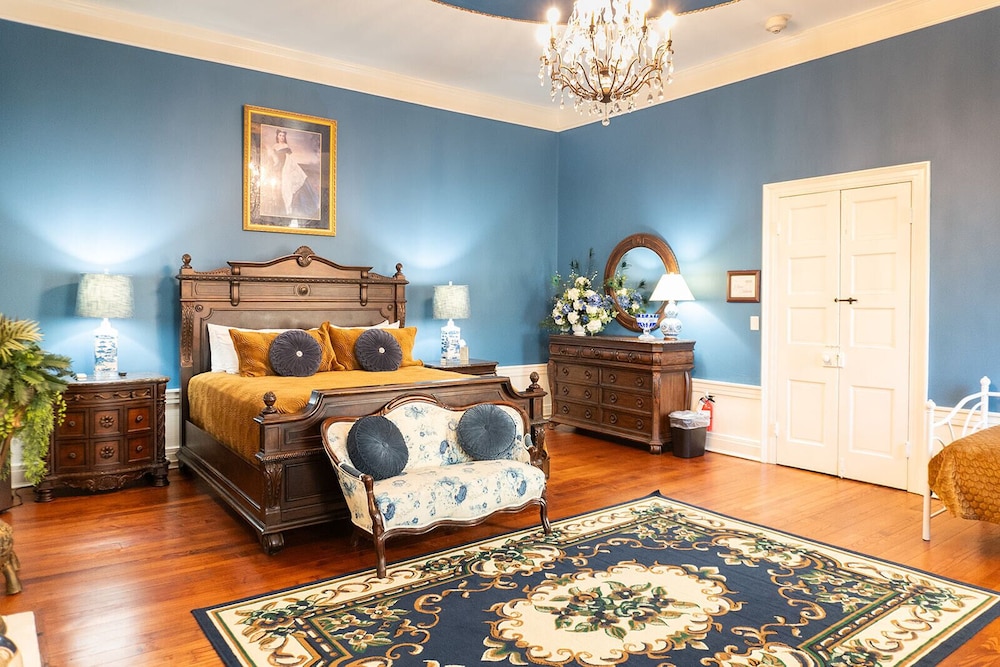Sapphire, Mansion, 1 King and 1 Single Beds