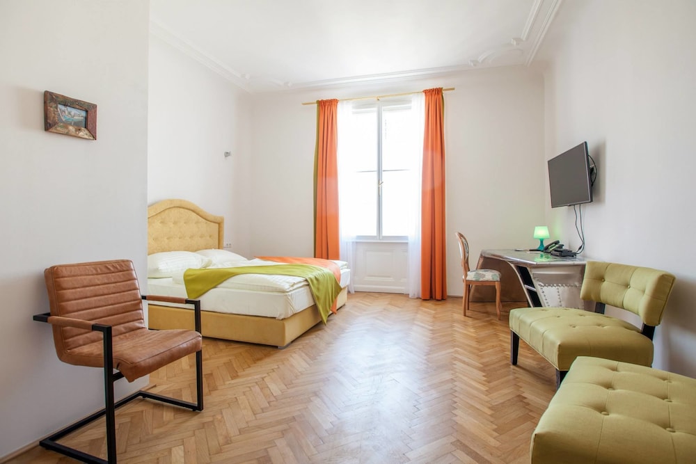 Hotel Pension Museum 38/63