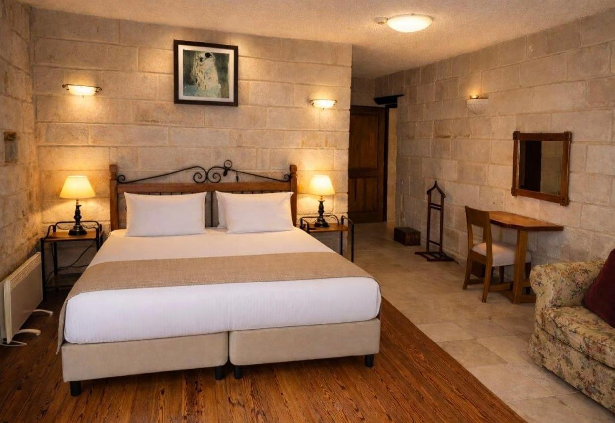 Deluxe, Double Bed, Castle View