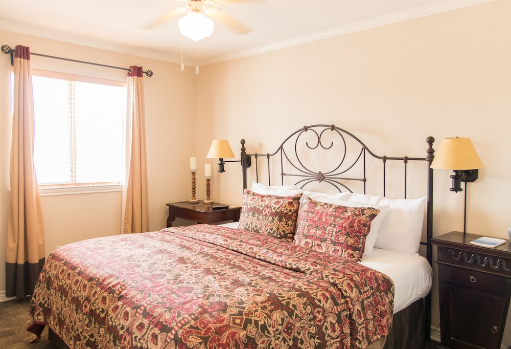 Vineyard Court Designer Suites Hotel 12/56