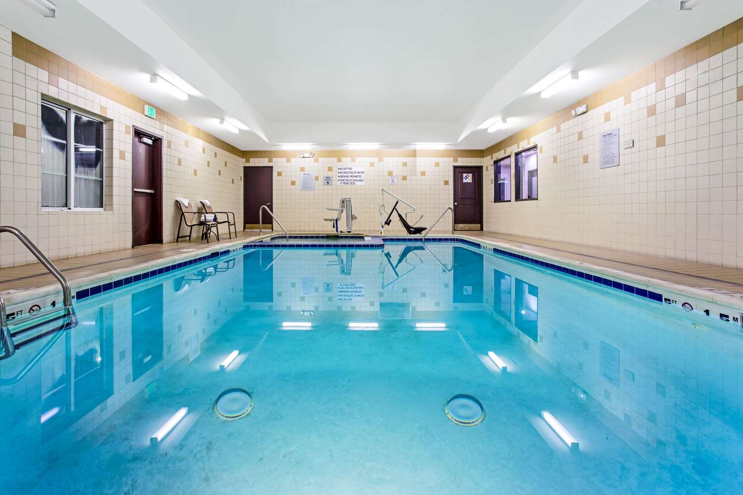 La Quinta Inn & Suites by Wyndham Denver Gateway Park 14/33