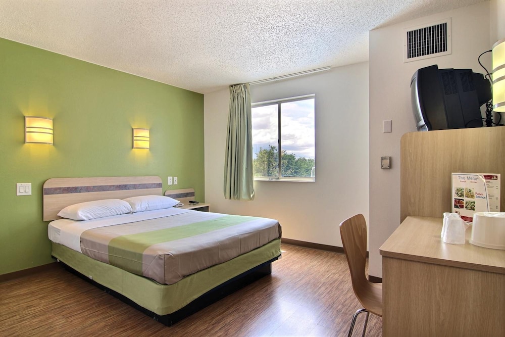 Motel6 Albuquerque, NM - North 35/62