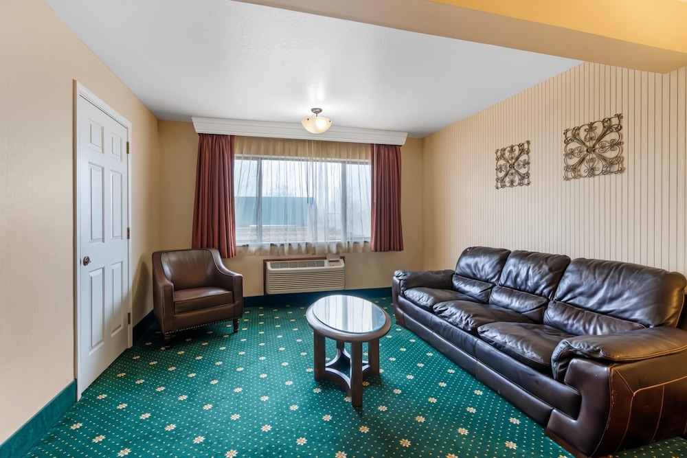 Rogue Regency Inn and Suites 55/80