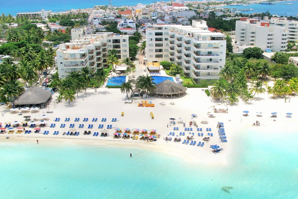 Ixchel Beach Hotel 3/50