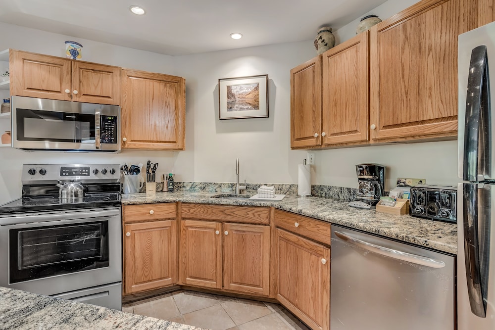 Laurelwood A Destination Residence 7/76