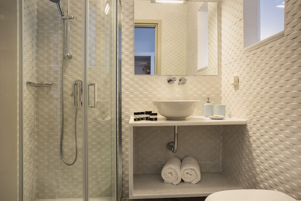 Polos Hotel Paros 26/90
