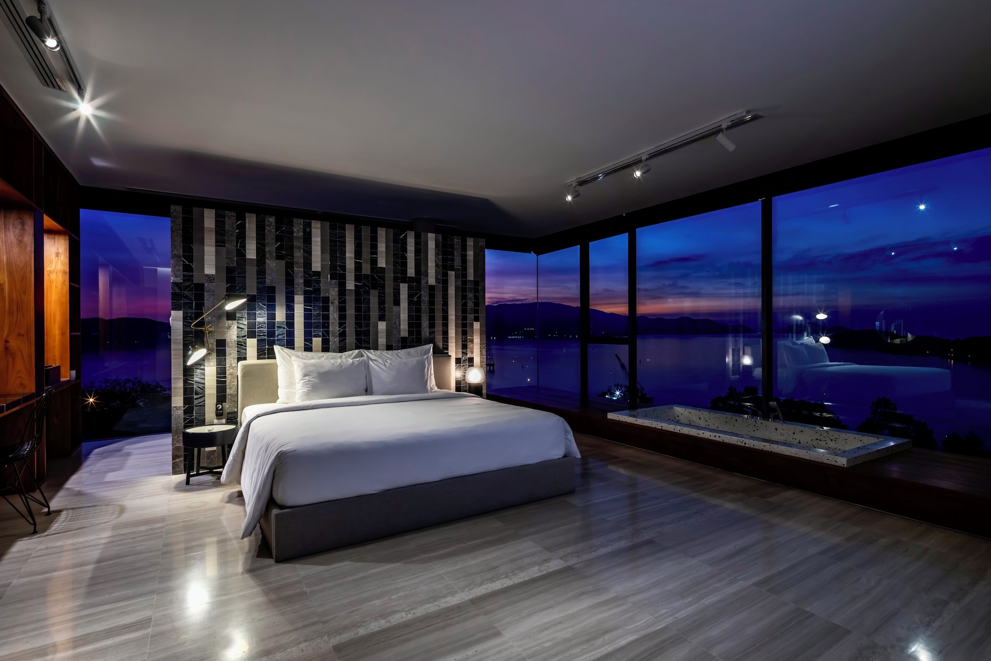 Sky, 7 King Beds، Venity Villa 3/5