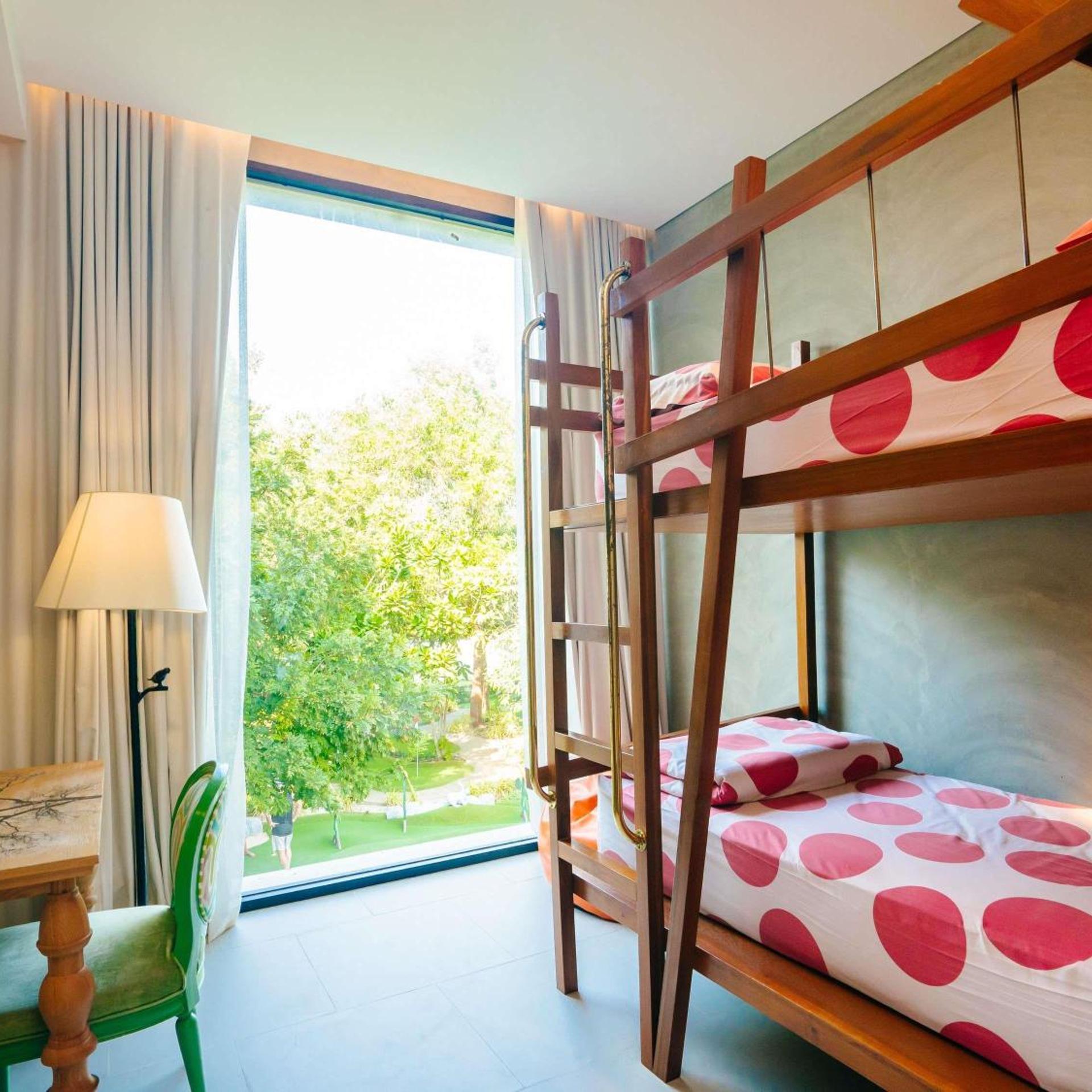 Family, Suite, King Bed