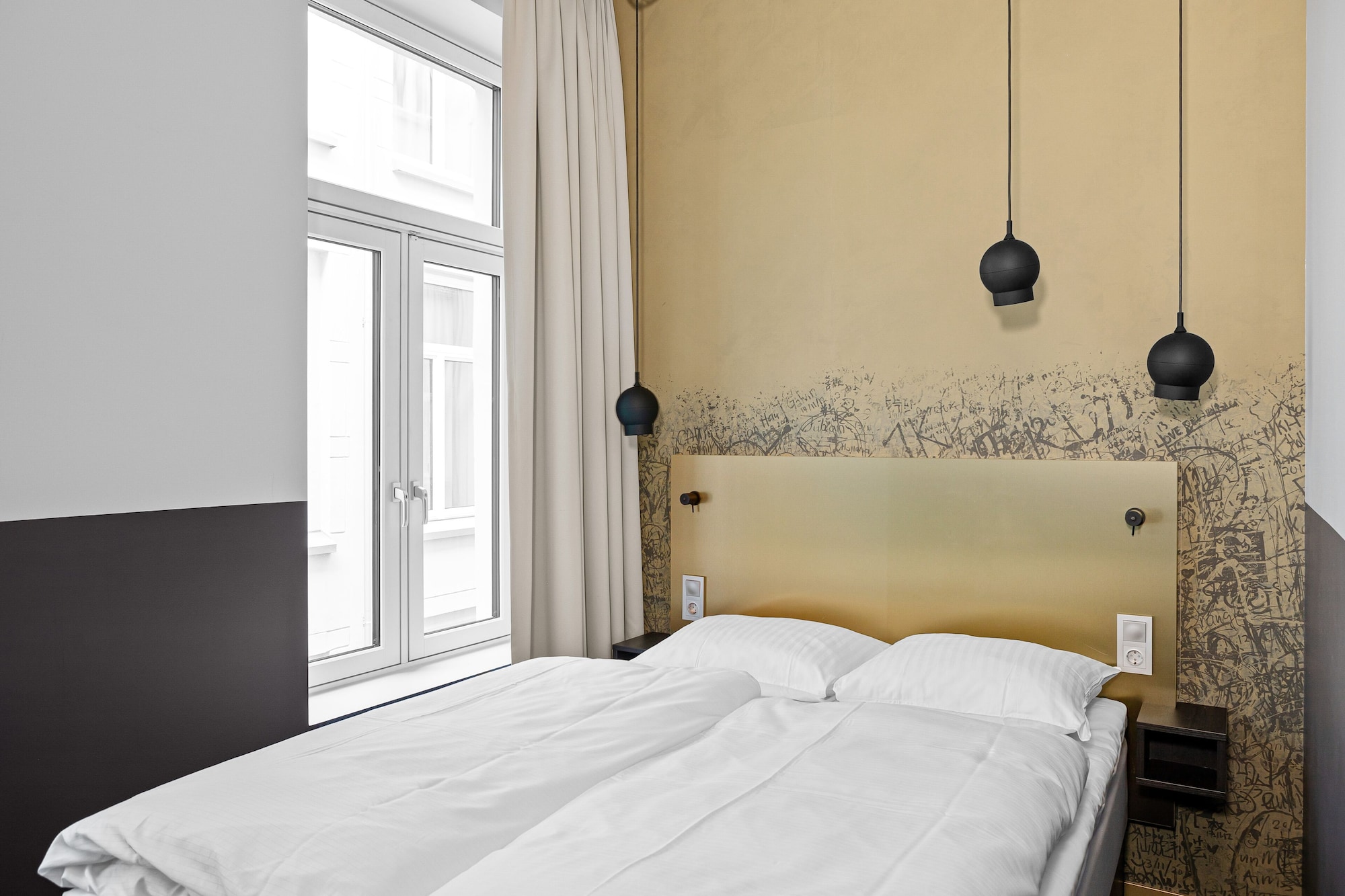 COMPACT, DOUBLE BED
