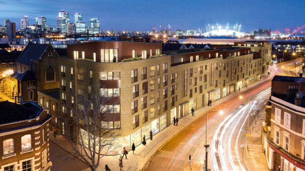 APPLE APARTMENTS GREENWICH 02 ARENA 1/27