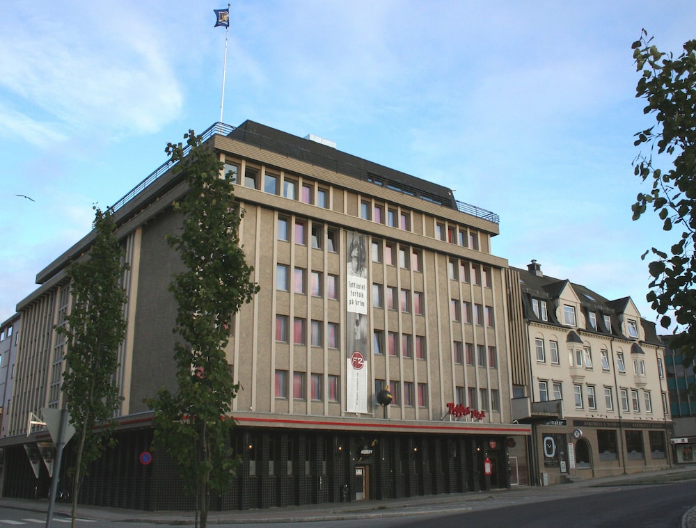 F2 Hotel 2/26