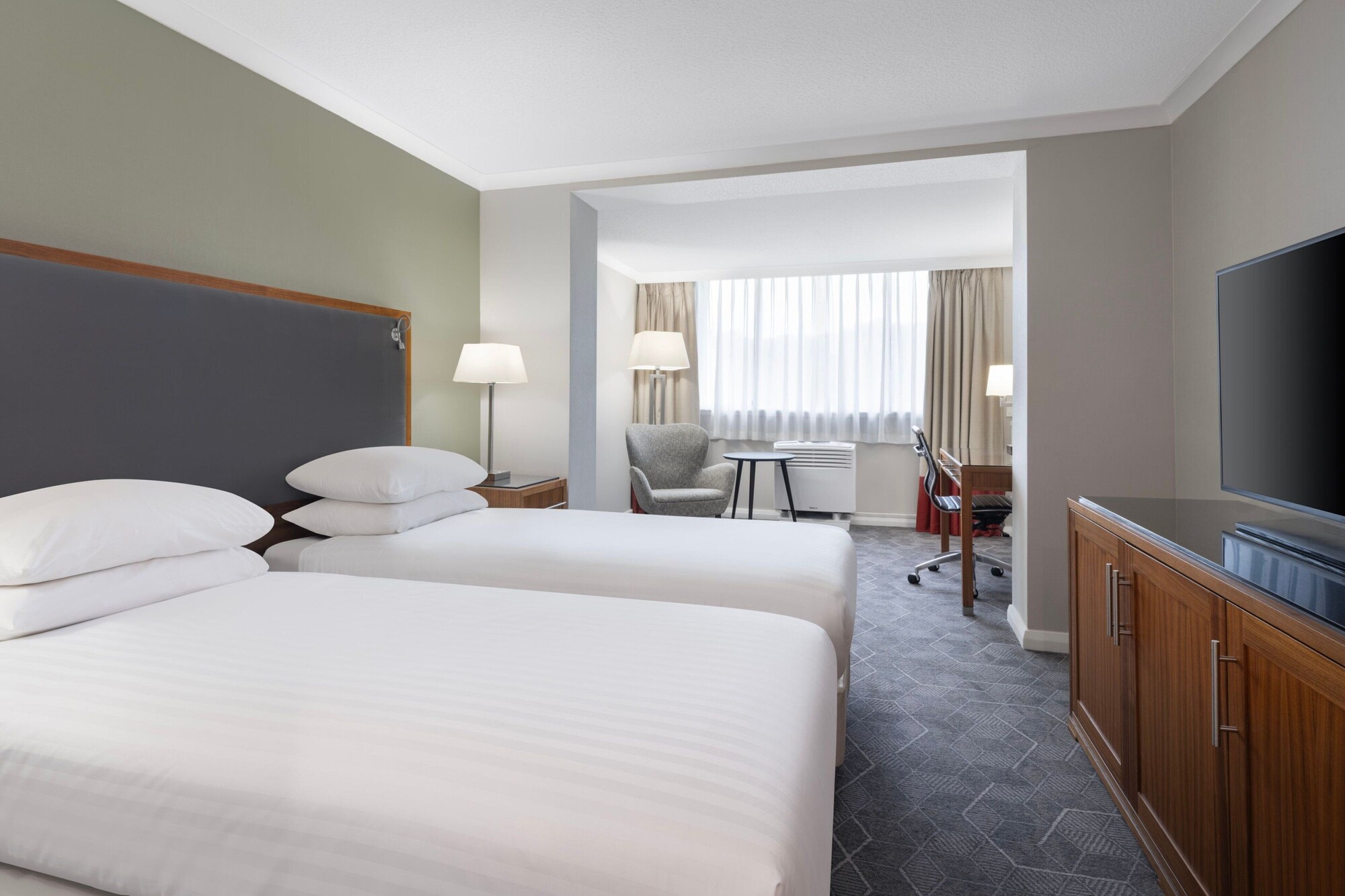 DELUXE, TWIN BEDS
