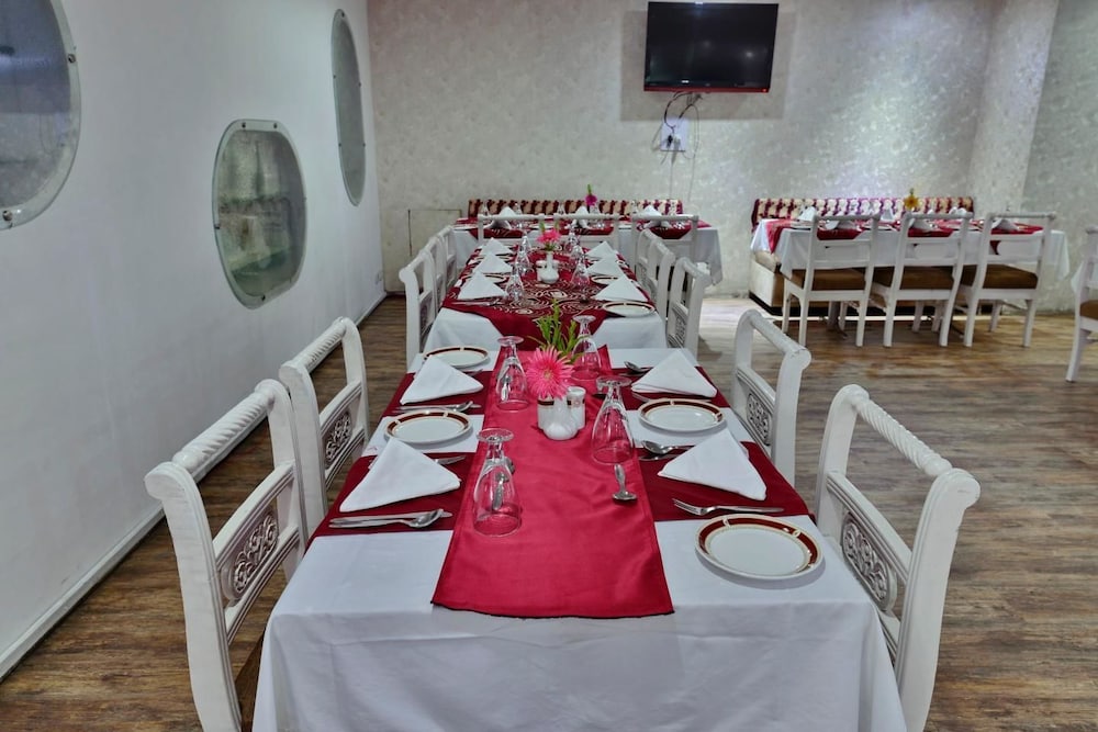 HOTEL SURENDRA VILAS 41/50