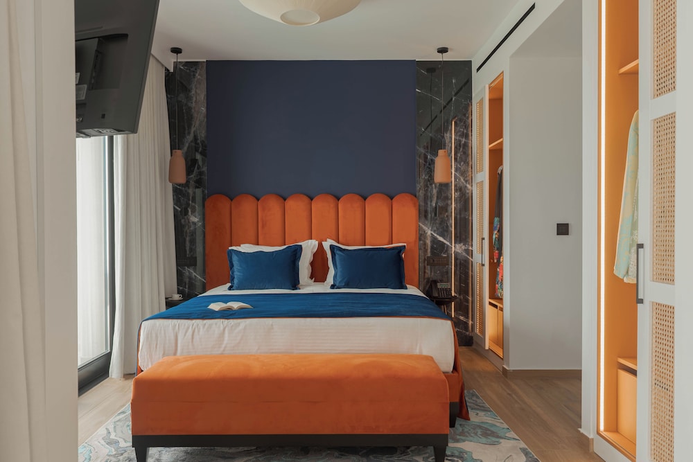 GRAND, VILLA, KING AND TWIN BEDS, SEA VIEW