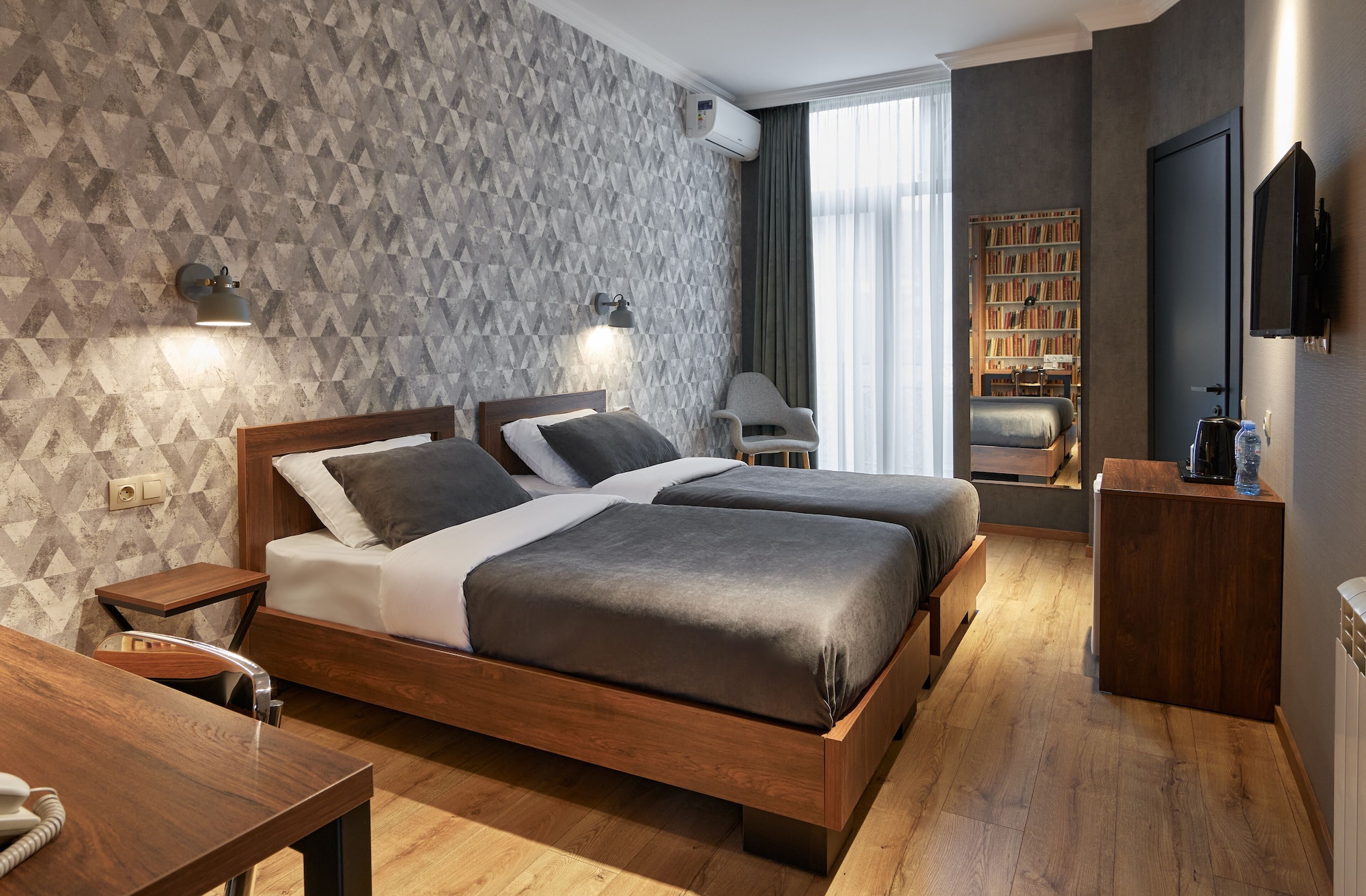 ROOM, TWIN BEDS