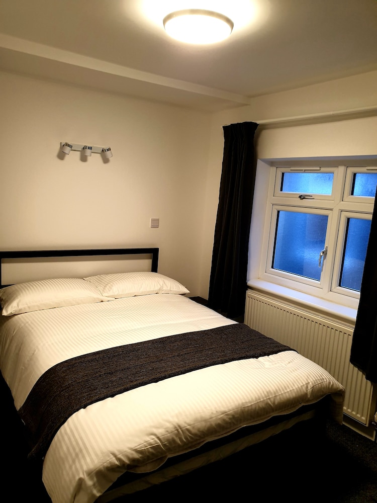 ROOM, DOUBLE BED