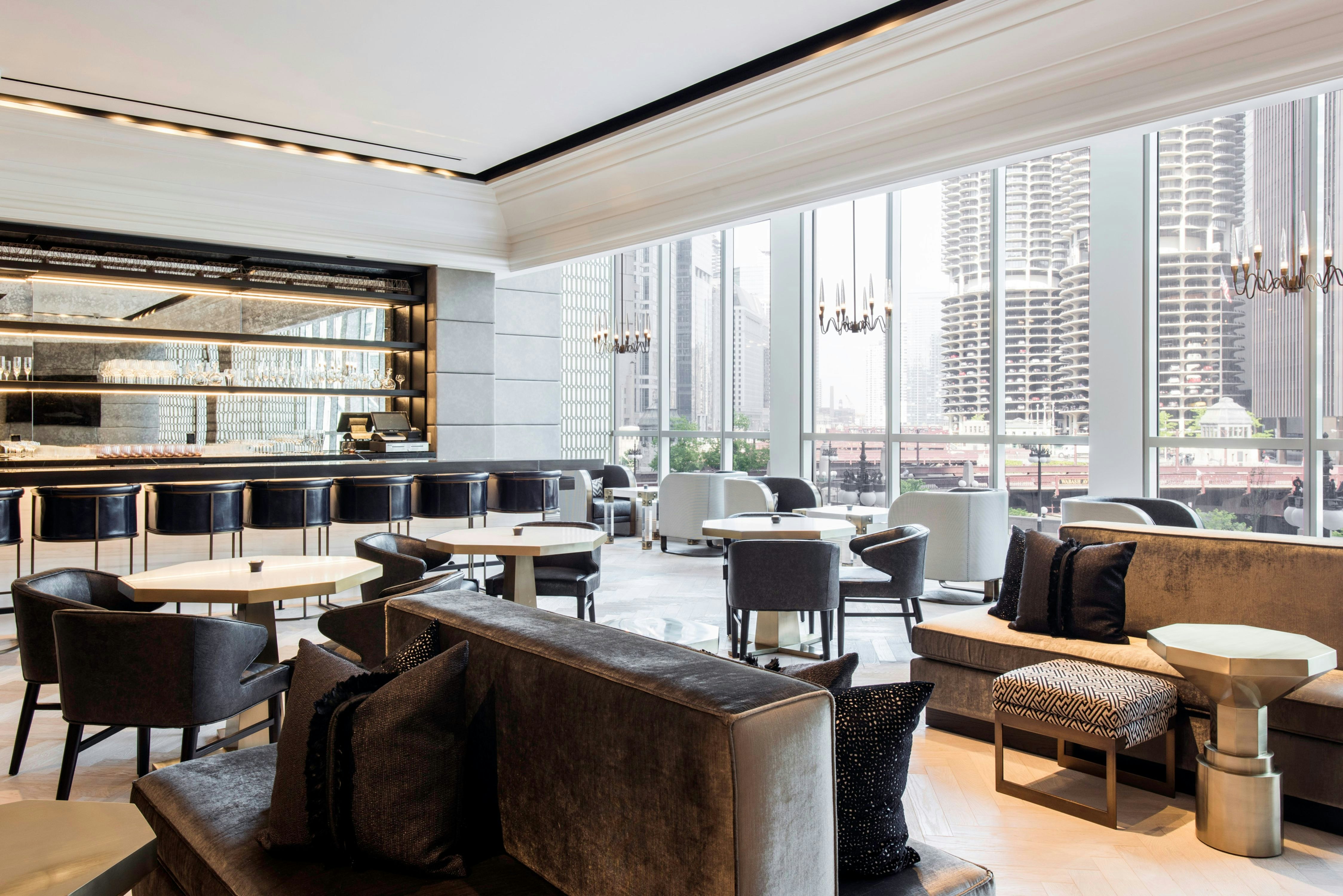 Londonhouse Chicago Curio Collection By Hilton 23/50