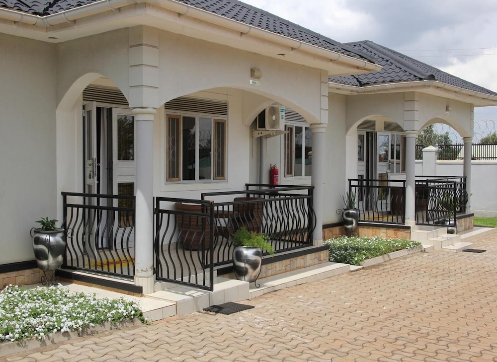 MAMIKKI HOTEL APARTMENTS in TORORO