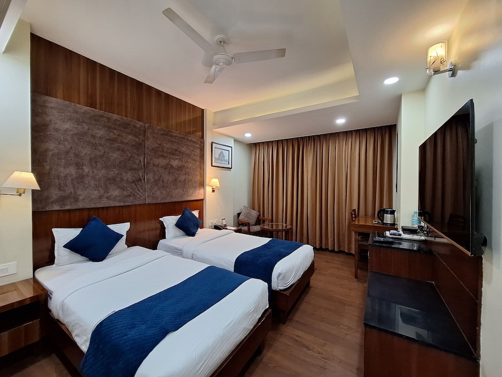 LN Hotels and Resorts 23/48