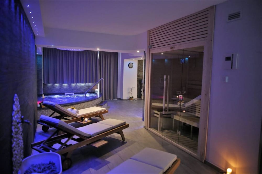 swimming pool spa
