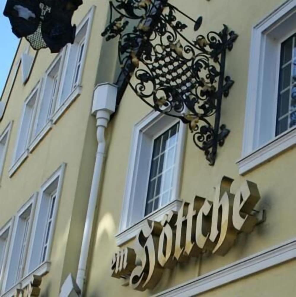 Hotel Restaurant Hoettche 12/26