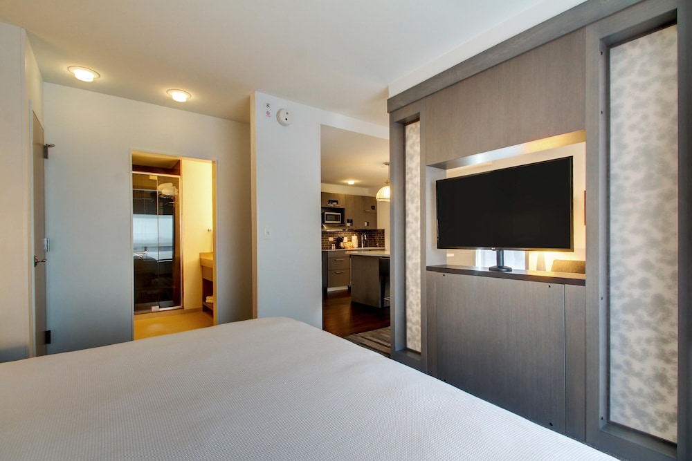 Hyatt House Chicago/Evanston 27/65