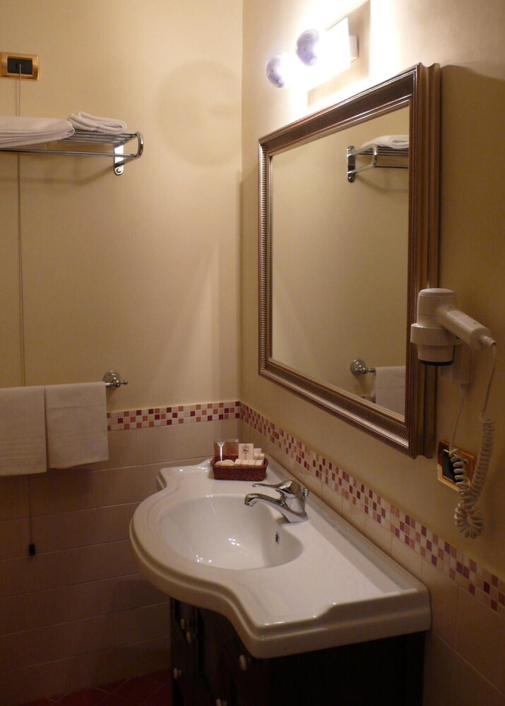 Hotel Oceania 24/63