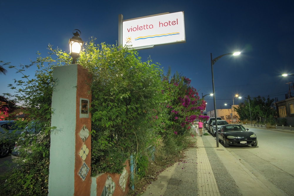 Violeta Hotel 39/44
