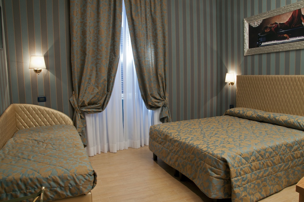 Hotel Lirico Roma 25/63
