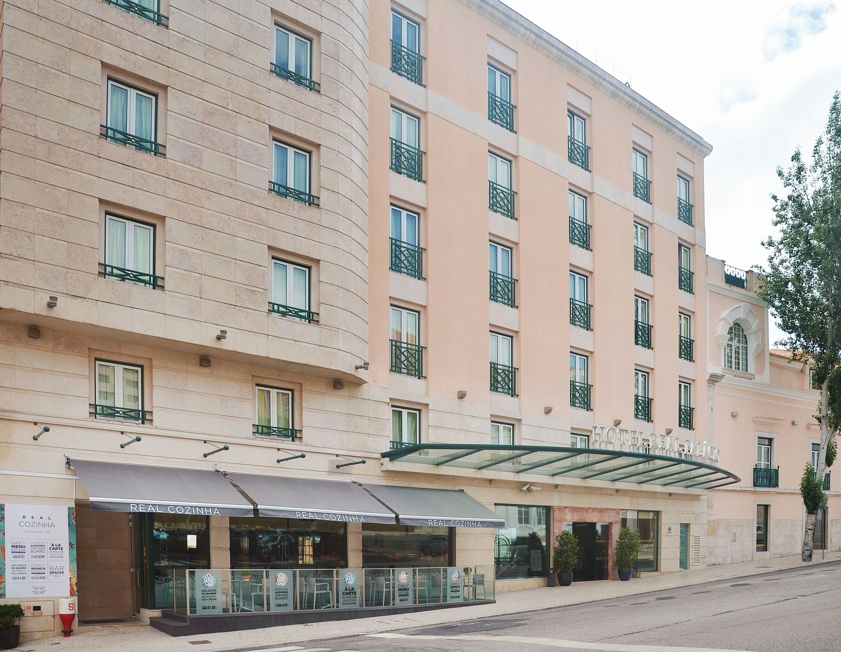 Hotel Real Palacio 3/76