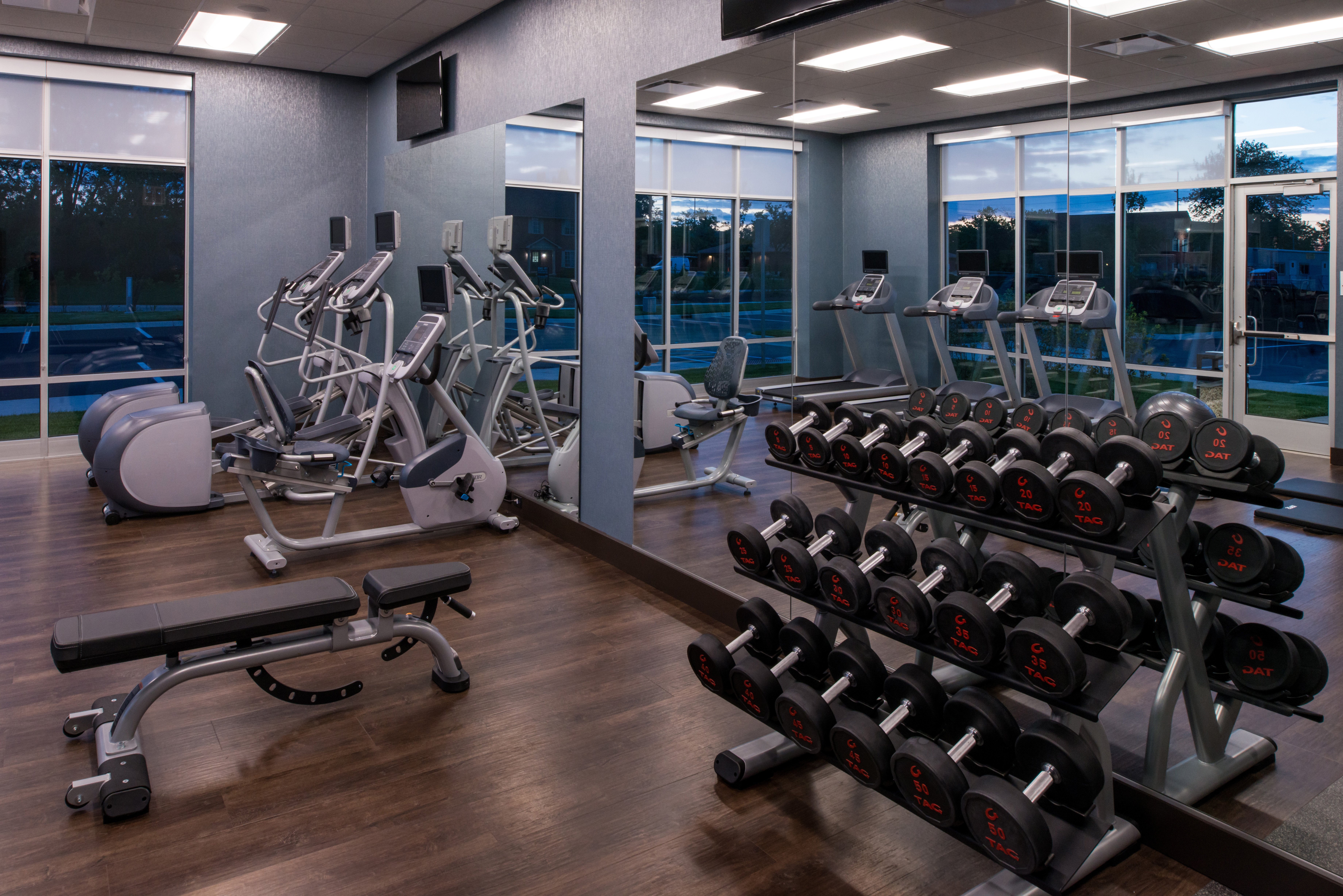 Holiday Inn Hotel Suites Farmington Hills Detroit Nw 19/50