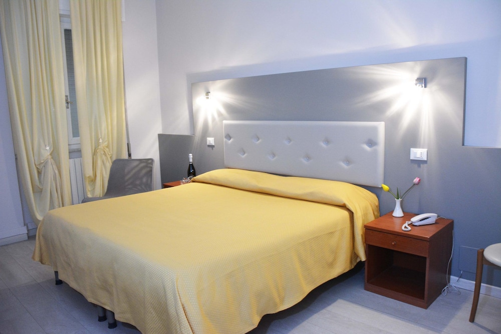SUPERIOR, DOUBLE OR TWIN BED