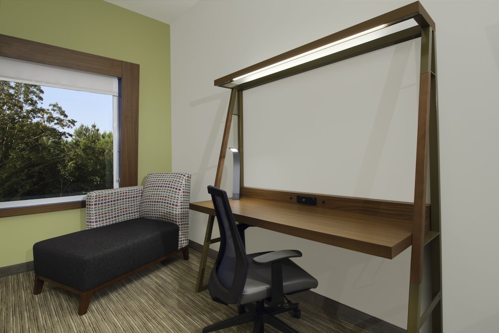 Holiday Inn Express Jasper 44/76