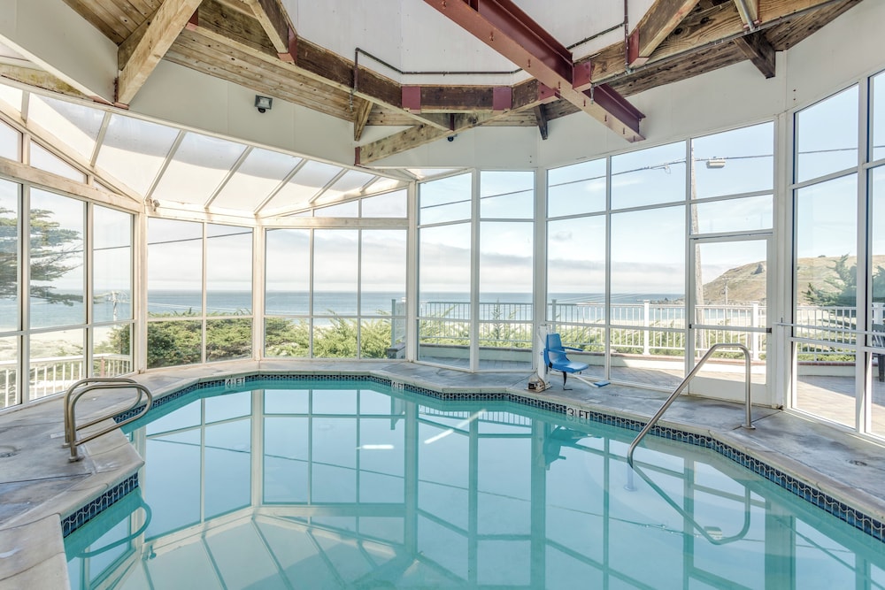 Pacifica Beach Hotel 32/56