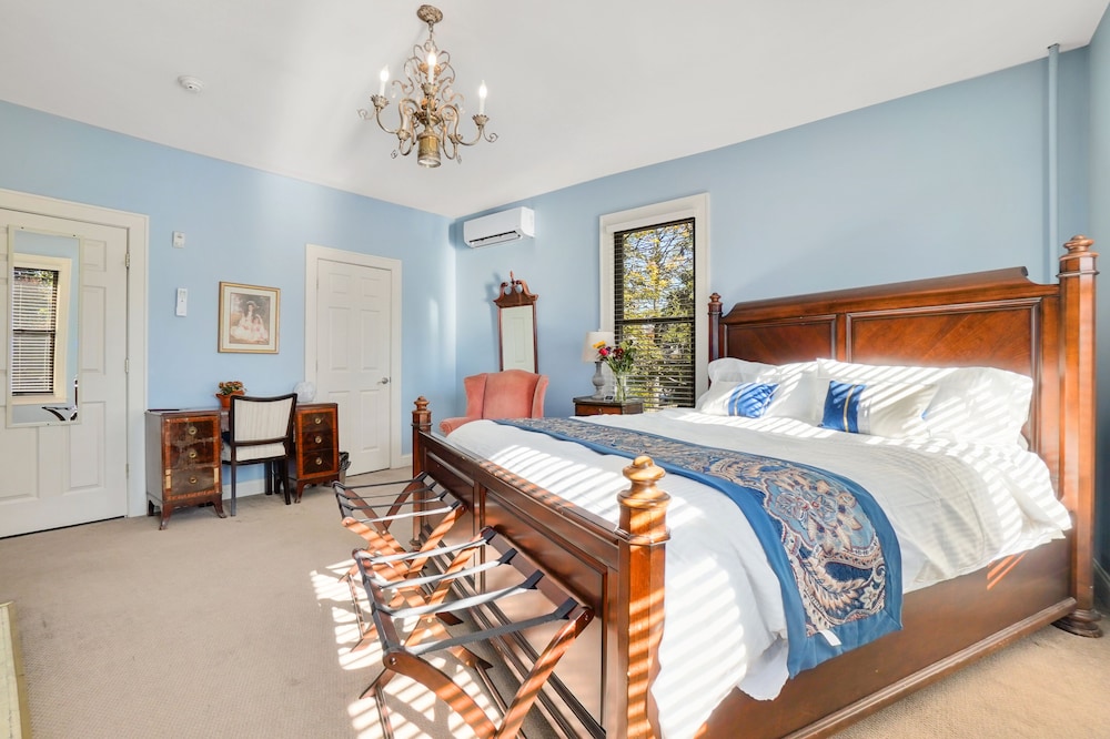 The Summit Debary Inn 12/44