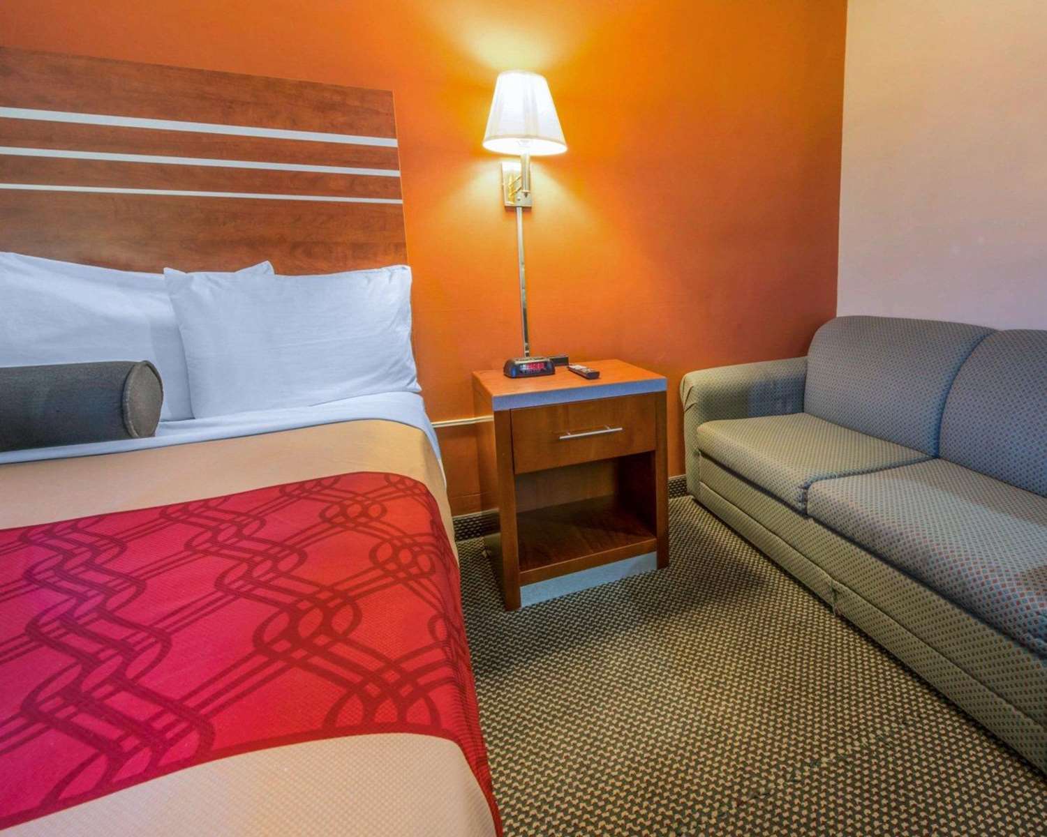 Room, King Bed, Econo Lodge Hermitage South 3/4