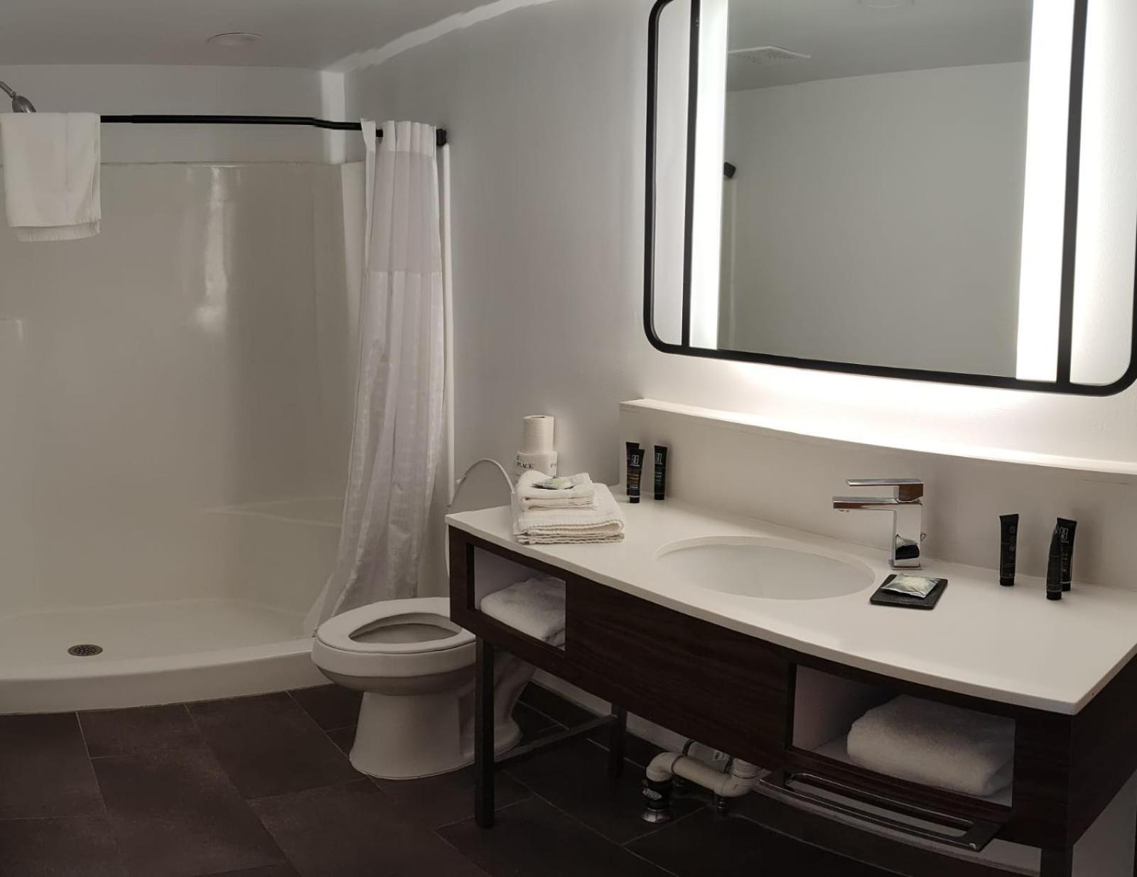 Penn Lodge Hotel & Suites 45/50