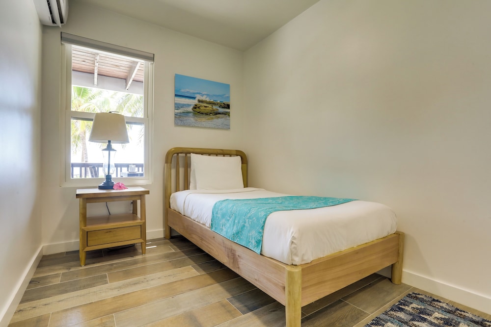 Beach House, 4 Bedrooms, 2 King Beds, 1 Queen and 1 Single Bed, with Pool