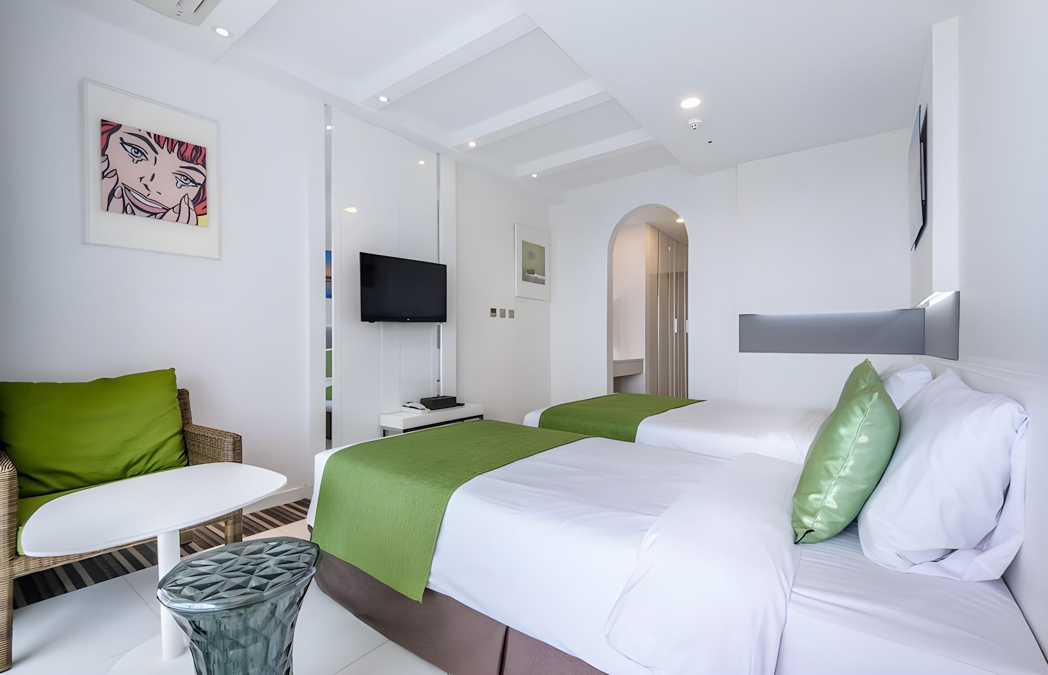 Green, Family, Twin Beds, King Bed, Partial Sea View