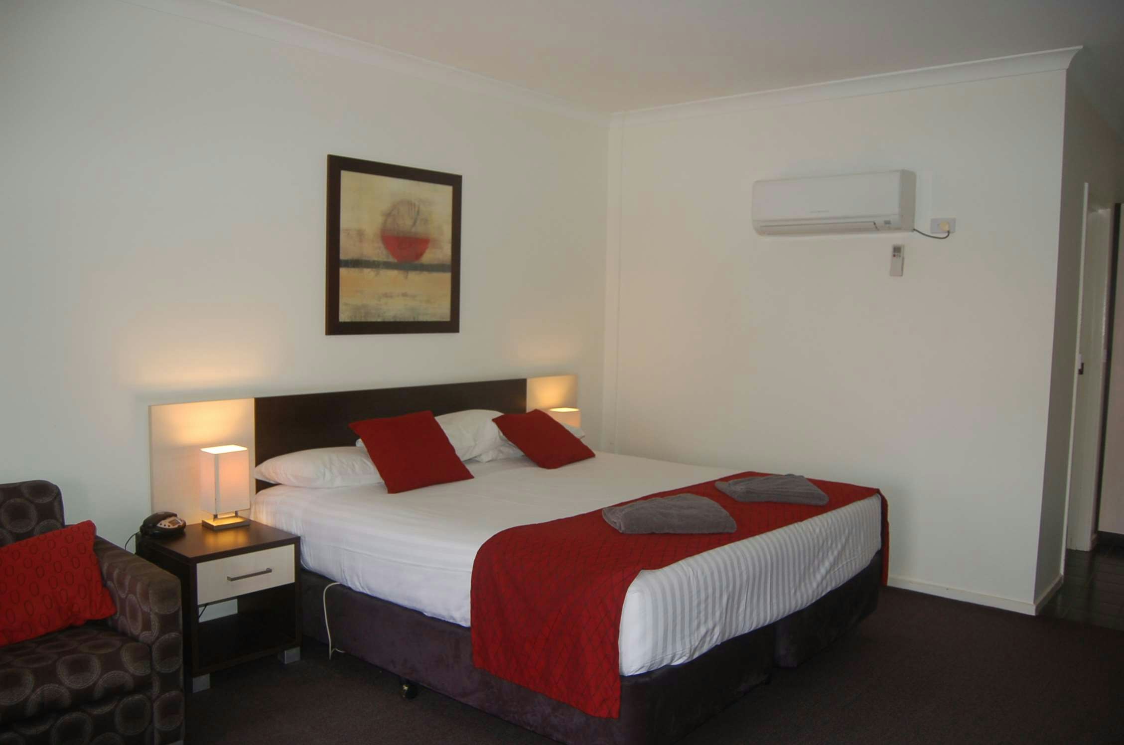HORSHAM MID CITY COURT MOTEL 1/7