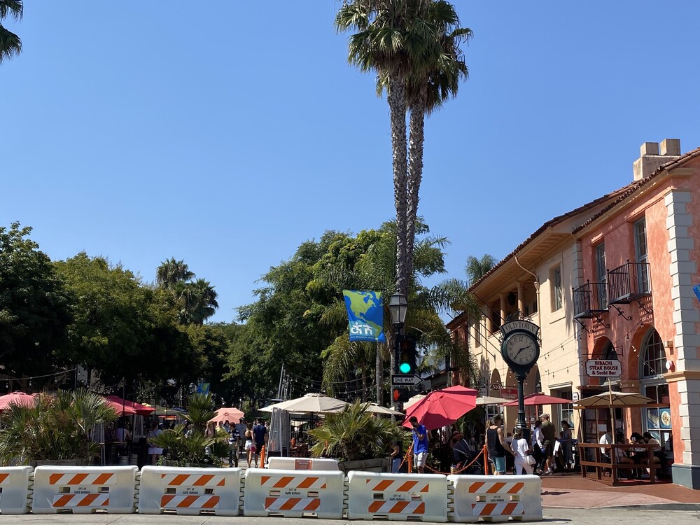 Villa Rosa Inn 70/78