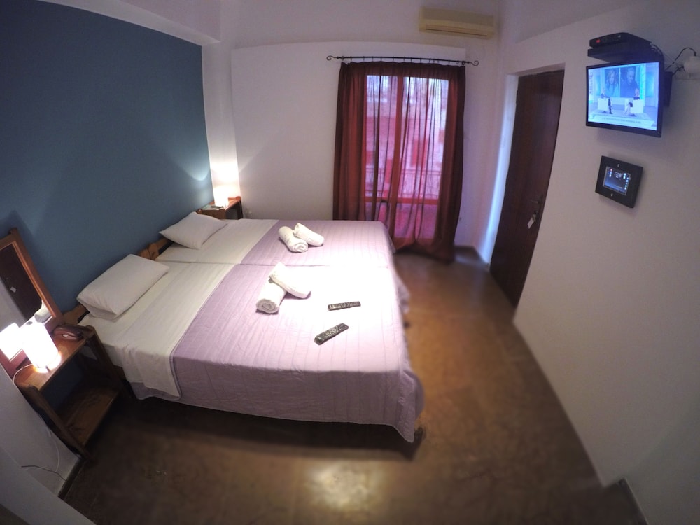 Atlantis Hotel 6/44