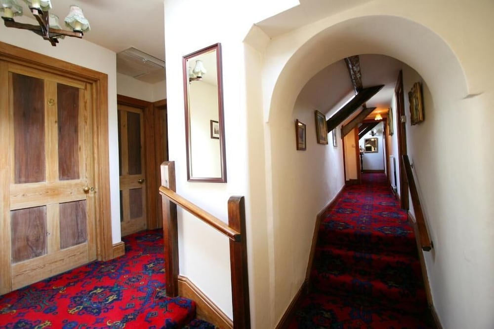 Collaven Manor Hotel 41/78