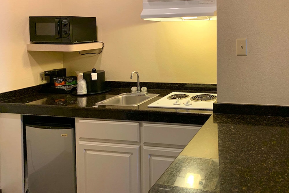 Comfort Suites Texas Ave. 26/28