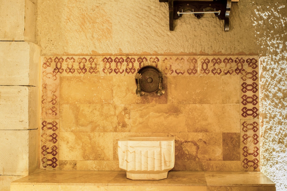 Ottoman Cave Suites 47/77